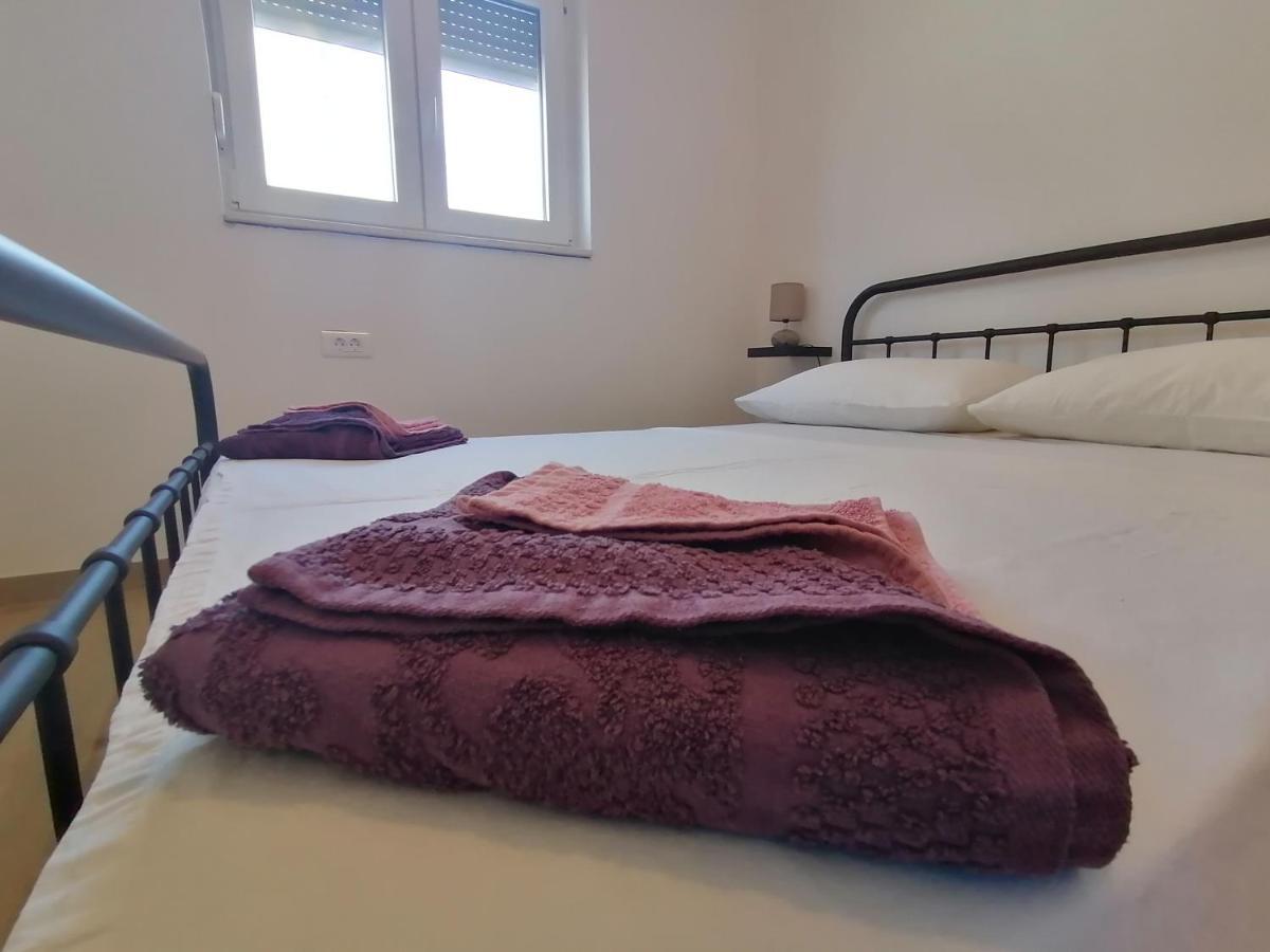 Villa Marta 3 Bedrooms, 2 Baths And Pool Kaštel Štafilić Eksteriør bilde