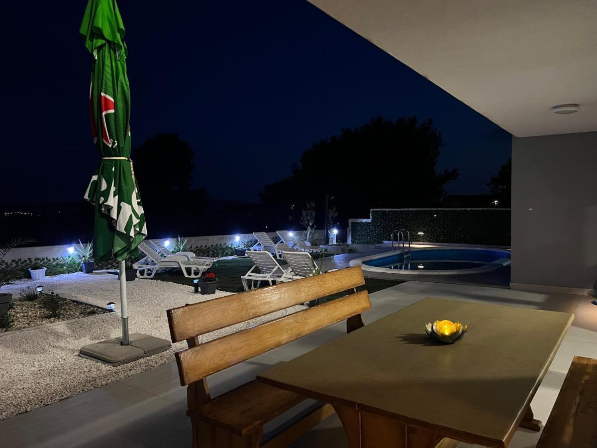 Villa Marta 3 Bedrooms, 2 Baths And Pool Kaštel Štafilić Eksteriør bilde